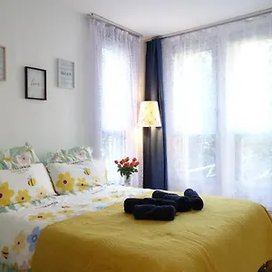 Charming Very Close To The City Center , Paris France